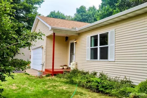 Exterior - 1403 N Elevation, Hancock, MI 49930 photo 3 of 8