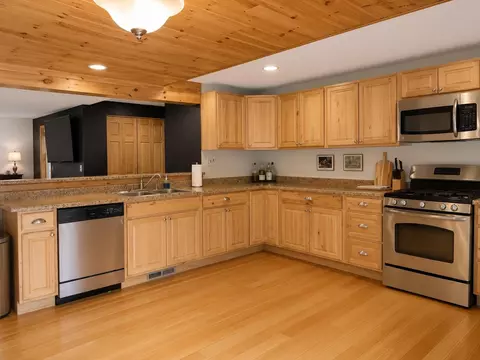 Kitchen - 155 Oak Grv, Harrison, MI 48625 photo 2 of 3