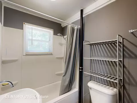 Bath - 455 Deland, Flushing, MI 48433 photo 1 of 1