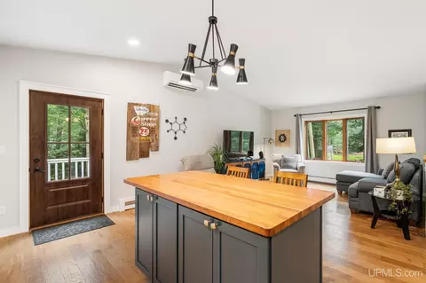 Entry Way - 140 E Brebner, Negaunee, MI 49866 photo 1 of 1