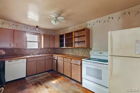 Kitchen - 306 Summer, Adrian, MI 49221 photo 1 of 2