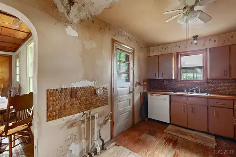 Kitchen - 306 Summer, Adrian, MI 49221 photo 2 of 2