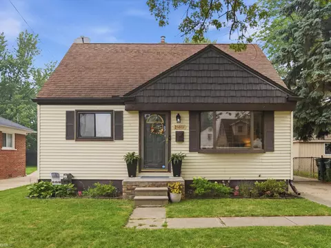 23801 Beverly, Saint Clair Shores, MI 48082