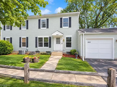 38615 Diamond Head, Clinton Township, MI 48038