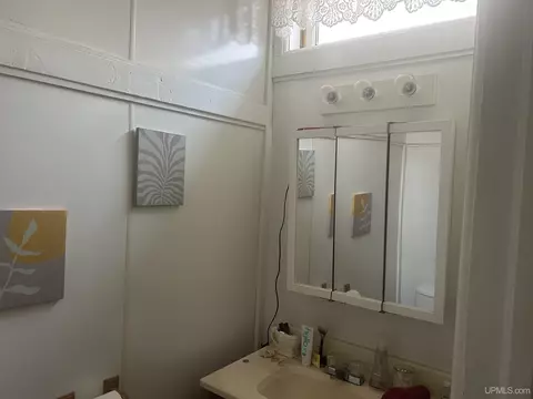 Bath - 313-315 E Pearl, Ishpeming, MI 49849 photo 5 of 9