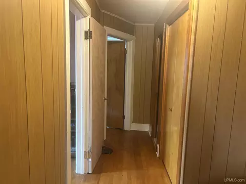 Entry Way - 313-315 E Pearl, Ishpeming, MI 49849 photo 13 of 15