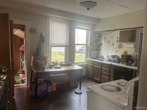 Kitchen - 313-315 E Pearl, Ishpeming, MI 49849 photo 2 of 5
