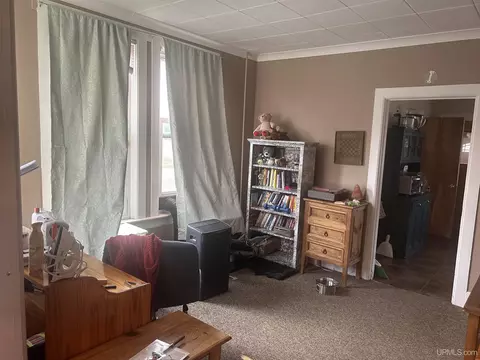 Living - 313-315 E Pearl, Ishpeming, MI 49849 photo 3 of 4