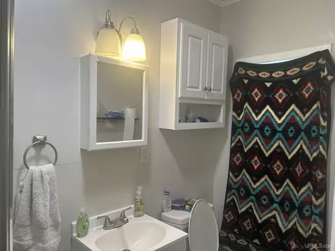 Bath - 313-315 E Pearl, Ishpeming, MI 49849 photo 4 of 9