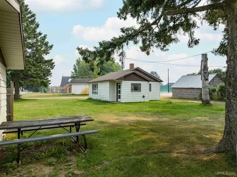 Exterior - 352 E 2nd, Caspian, MI 49915 photo 4 of 5