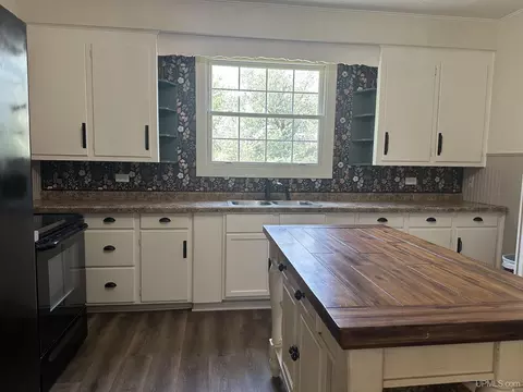 Kitchen - 502 Luoma, Wakefield, MI 49968 photo 6 of 9