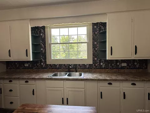 Kitchen - 502 Luoma, Wakefield, MI 49968 photo 9 of 9