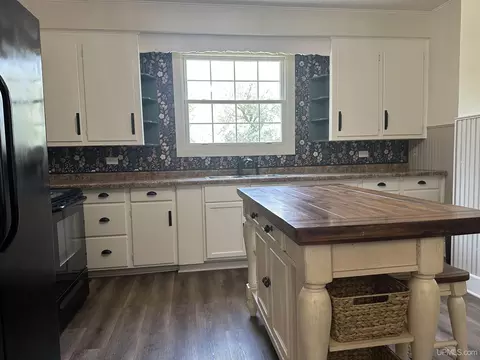 Kitchen - 502 Luoma, Wakefield, MI 49968 photo 7 of 9