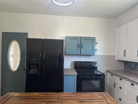 Kitchen - 502 Luoma, Wakefield, MI 49968 photo 8 of 9