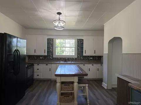Kitchen - 502 Luoma, Wakefield, MI 49968 photo 3 of 9