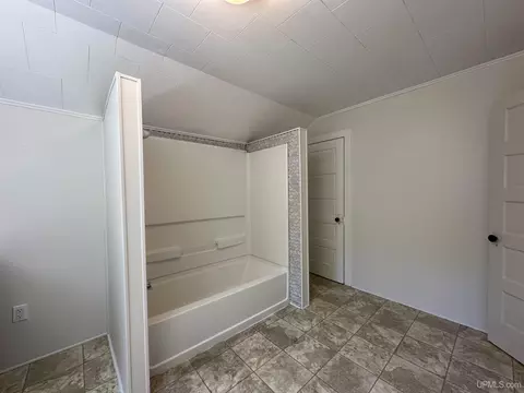 Bath - 502 Luoma, Wakefield, MI 49968 photo 2 of 3