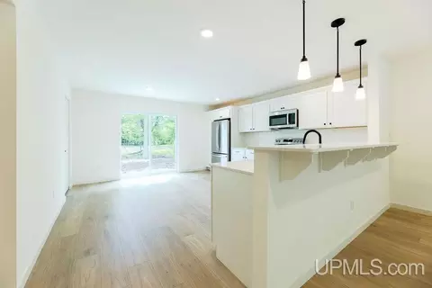 41 Tipperary, Gladstone, MI 49837 photo 2