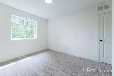 Bedroom - 41 Tipperary, Gladstone, MI 49837 photo 2 of 3