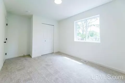 Bedroom - 41 Tipperary, Gladstone, MI 49837 photo 3 of 3