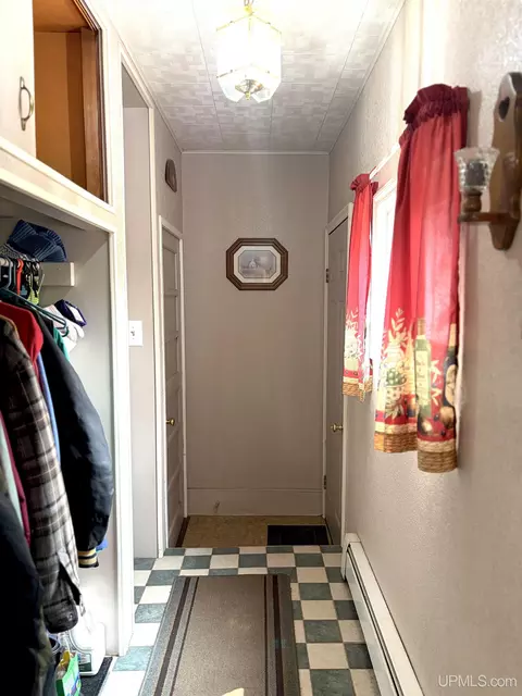 Entry Way - 518 E Rdg, Ishpeming, MI 49849 photo 1 of 3