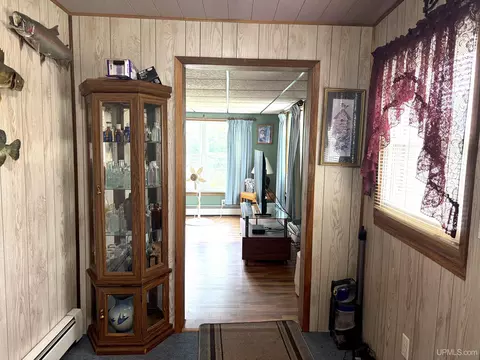Entry Way - 518 E Rdg, Ishpeming, MI 49849 photo 2 of 3