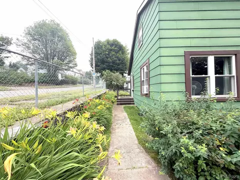 Exterior - 518 E Rdg, Ishpeming, MI 49849 photo 7 of 11