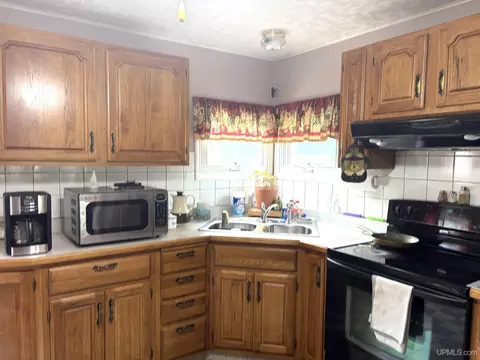 Kitchen - 518 E Rdg, Ishpeming, MI 49849 photo 2 of 3