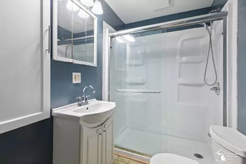 Bath - 212 N Thompson, Jackson, MI 49202 photo 1 of 3