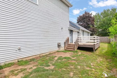 Exterior - 212 N Thompson, Jackson, MI 49202 photo 2 of 4