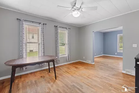 Living - 212 N Thompson, Jackson, MI 49202 photo 5 of 6