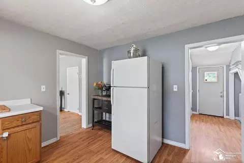 Entry Way - 212 N Thompson, Jackson, MI 49202 photo 3 of 6