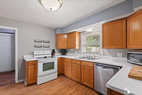 Kitchen - 212 N Thompson, Jackson, MI 49202 photo 3 of 3