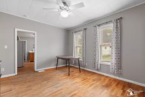 Living - 212 N Thompson, Jackson, MI 49202 photo 6 of 6