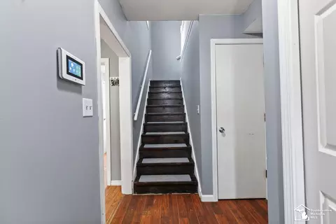 Entry Way - 212 N Thompson, Jackson, MI 49202 photo 6 of 6