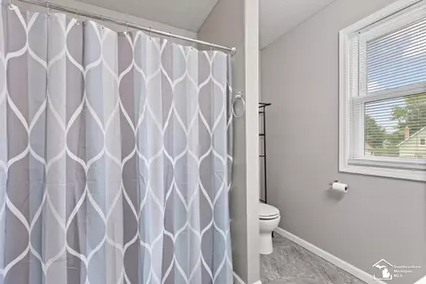 Bath - 212 N Thompson, Jackson, MI 49202 photo 2 of 3