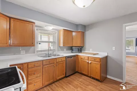 Kitchen - 212 N Thompson, Jackson, MI 49202 photo 1 of 3