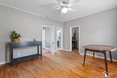 Entry Way - 212 N Thompson, Jackson, MI 49202 photo 1 of 6