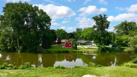 00 Belleview, Mount Clemens, MI 48043