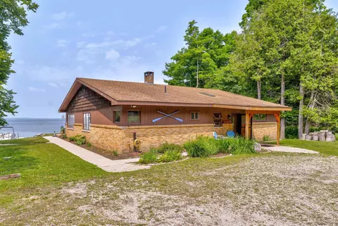 1453 N Country Clb, Manistique, MI 49854