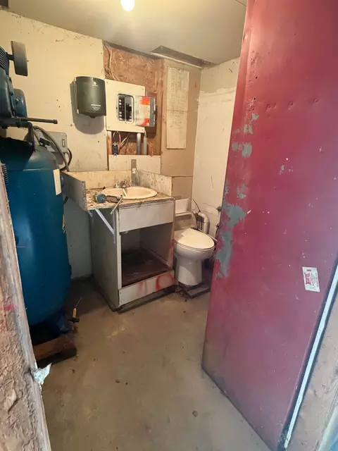 Bath - 6496 E Carpenter, Flint, MI 48506 photo 2 of 2
