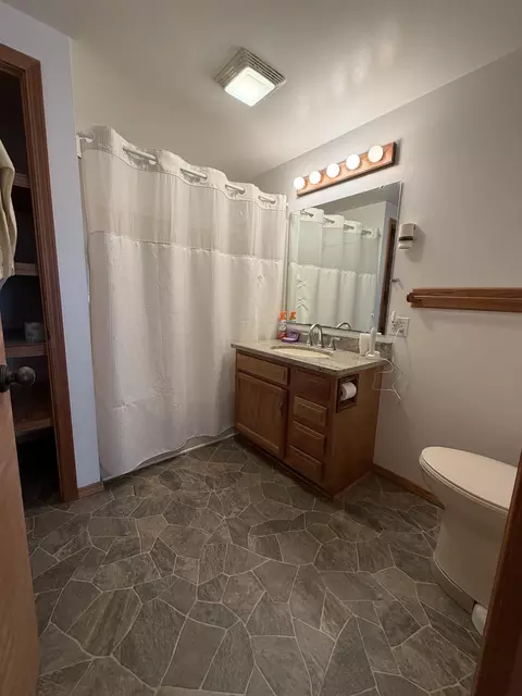 Bath - 6496 E Carpenter, Flint, MI 48506 photo 1 of 2