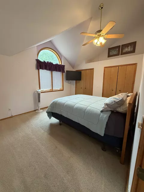 Bedroom - 6496 E Carpenter, Flint, MI 48506 photo 2 of 4