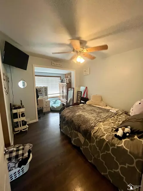 Bedroom - 2071 Maplecrest, Carleton, MI 48117 photo 1 of 2