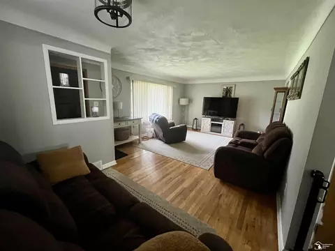 Living - 2071 Maplecrest, Carleton, MI 48117 photo 1 of 3