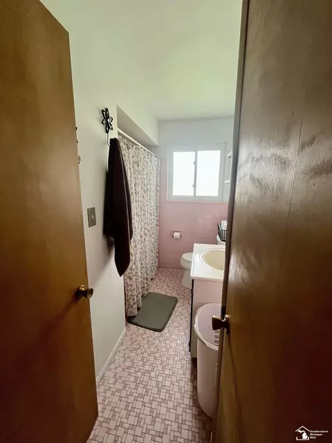 Bath - 2071 Maplecrest, Carleton, MI 48117 photo 2 of 2