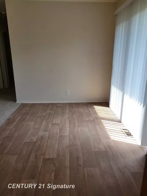 Living - 2031 Chelan, Flint, MI 48503 photo 2 of 2