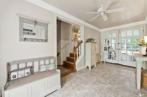 Entry Way - 542 Fox, Monroe, MI 48161 photo 5 of 9