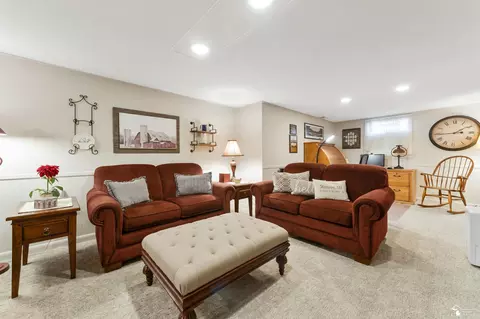 Living - 542 Fox, Monroe, MI 48161 photo 2 of 3