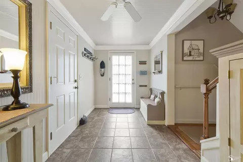Entry Way - 542 Fox, Monroe, MI 48161 photo 4 of 9