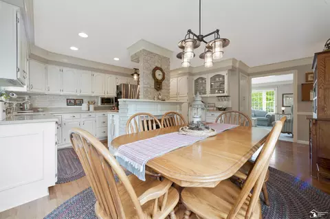 Dining - 542 Fox, Monroe, MI 48161 photo 1 of 2